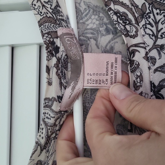 Quarter length paisley viscose top - Picture 2 of 4